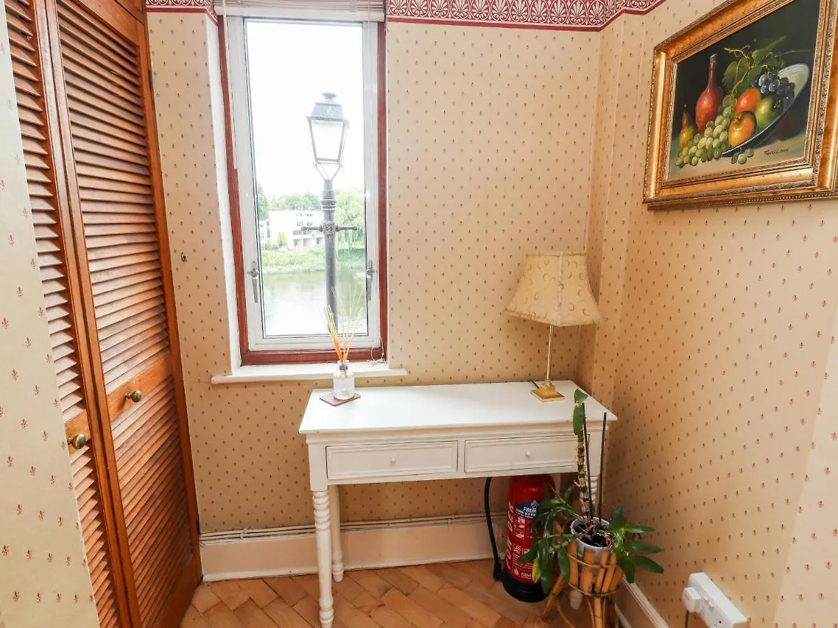 Dee Heights Penthouse Apartment Chester
