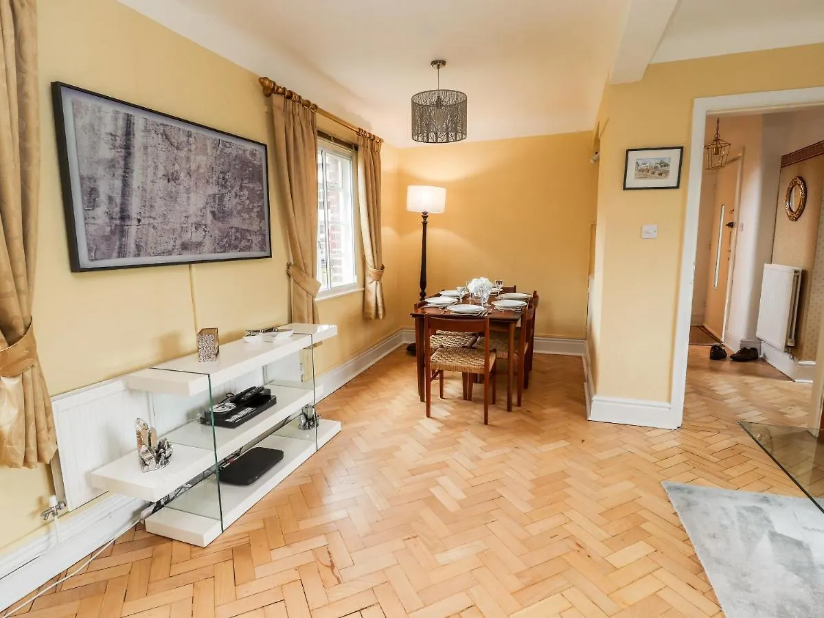 Dee Heights Penthouse Apartment Chester