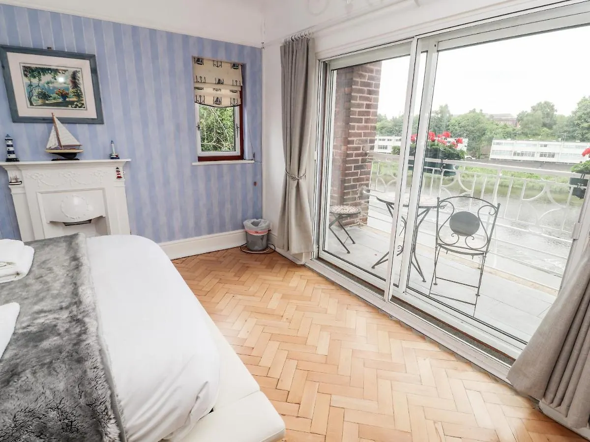 Dee Heights Penthouse Apartment Chester