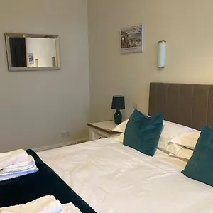 27 Princess Royal - 1st Floor 3 Bed Apartment Scarborough