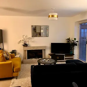 Centre Waterways Apartment